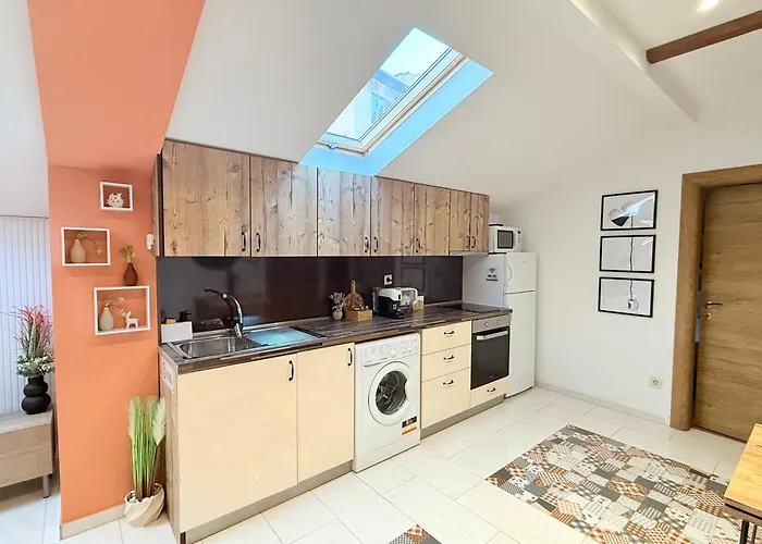 Center The Quiet Luxury 5