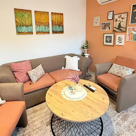 Center The Quiet Luxury 5