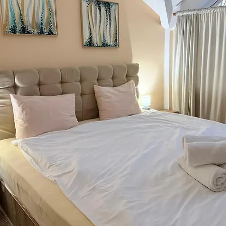 The Quiet Luxury Apartament *