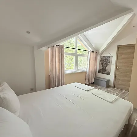 The Quiet Luxury Apartament